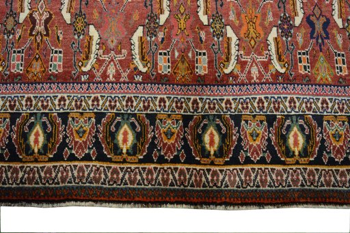 Central medallion detail of 2000s Shiraz rug from Iran / Persia