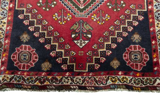 Central medallion detail of 2000s Shiraz rug from Iran / Persia