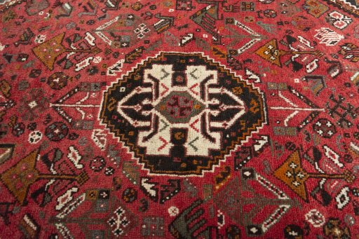 Central medallion detail of 2000s Shiraz rug from Iran / Persia