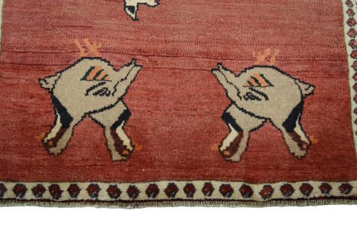Central medallion detail of 2000s Shiraz rug from Iran / Persia