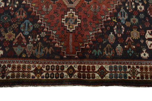 Central medallion detail of 2000s Shiraz rug from Iran / Persia