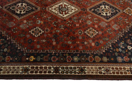 Close-up detail of 2000s Shiraz rug from Iran / Persia showing Wool weave