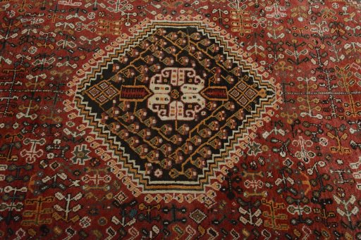 Central medallion detail of 2000s Shiraz rug from Iran / Persia
