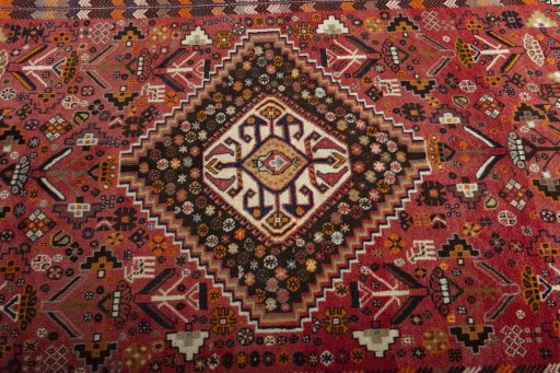 Central medallion detail of 2000s Shiraz rug from Iran / Persia
