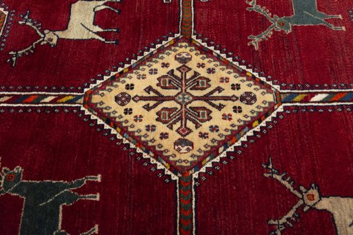 Central medallion detail of 2000s Shiraz rug from Iran / Persia