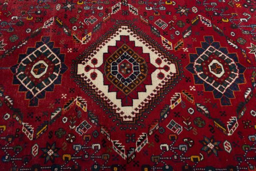 Central medallion detail of 2000s Shiraz rug from Iran / Persia