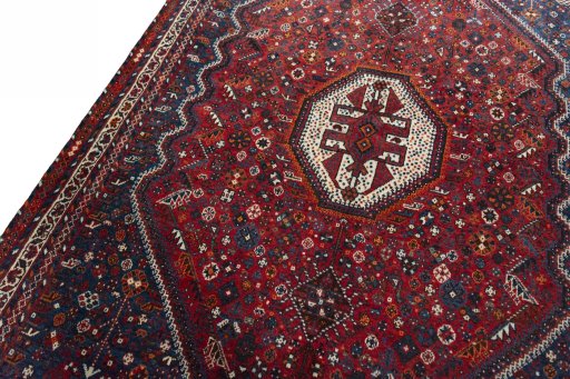 Backside of handmade 1970s Shiraz rug showing knot structure and weave density