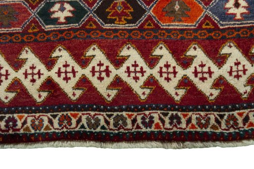 Central medallion detail of 2000s Shiraz rug from Iran / Persia