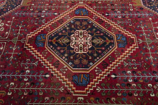 Central medallion detail of 2000s Shiraz rug from Iran / Persia