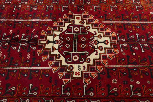 Central medallion detail of 2000s Shiraz rug from Iran / Persia