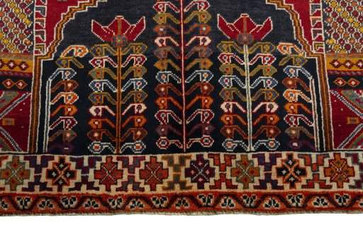 Close-up detail of 2000s Shiraz rug from Iran / Persia showing Wool weave