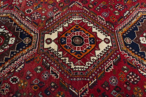 Central medallion detail of 2000s Shiraz rug from Iran / Persia