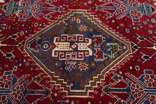 Central medallion detail of 2000s Shiraz rug from Iran / Persia