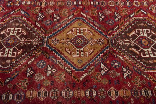 Central medallion detail of 2000s Shiraz rug from Iran / Persia