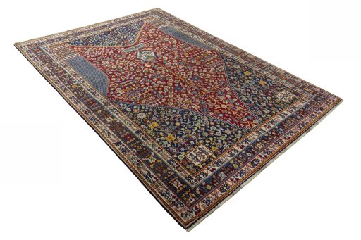 Close-up detail of 2000s Shiraz rug from Iran / Persia showing Wool weave