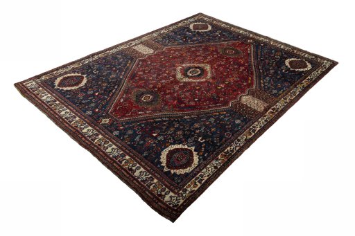 Corner detail of 1970s Shiraz rug showing border pattern and Wool pile
