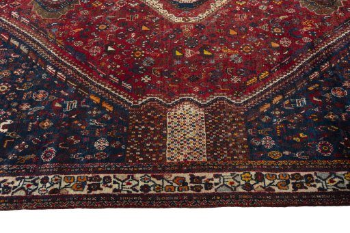Close-up detail of 1970s Shiraz rug from Iran / Persia showing Wool weave