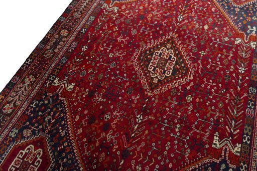 Backside of handmade 1970s Shiraz rug showing knot structure and weave density