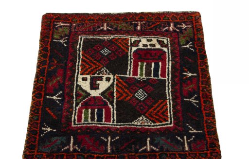 Surface texture of 2000s Shiraz rug with natural Wool and intricate pattern