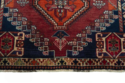 Central medallion detail of 2000s Shiraz rug from Iran / Persia