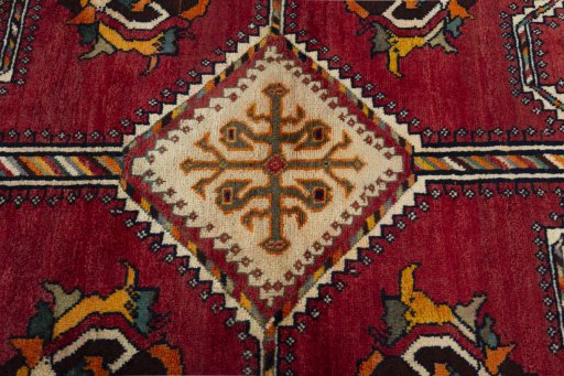Central medallion detail of 2000s Shiraz rug from Iran / Persia
