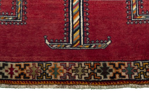 Close-up detail of 2000s Shiraz rug from Iran / Persia showing Wool weave