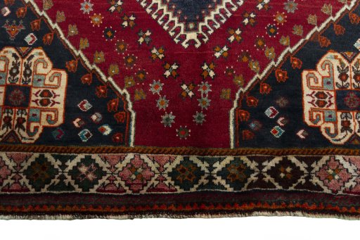 Central medallion detail of 2000s Shiraz rug from Iran / Persia