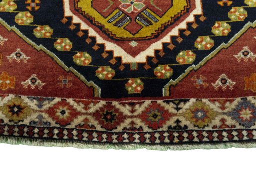 Central medallion detail of 2000s Shiraz rug from Iran / Persia