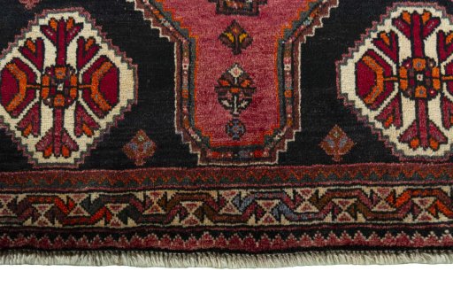Central medallion detail of 2000s Shiraz rug from Iran / Persia