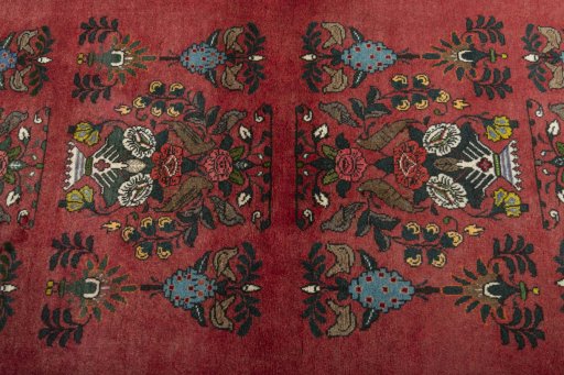 Central medallion detail of 2000s Shiraz rug from Iran / Persia