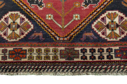 Central medallion detail of 2000s Shiraz rug from Iran / Persia