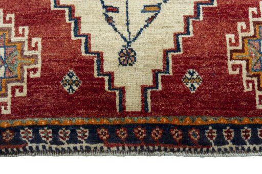 Central medallion detail of 2000s Shiraz rug from Iran / Persia