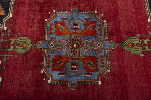 Central medallion detail of 2000s Shiraz rug from Iran / Persia