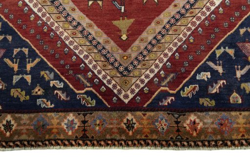 Central medallion detail of 2000s Shiraz rug from Iran / Persia