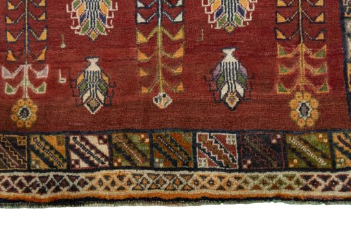 Central medallion detail of 2000s Shiraz rug from Iran / Persia