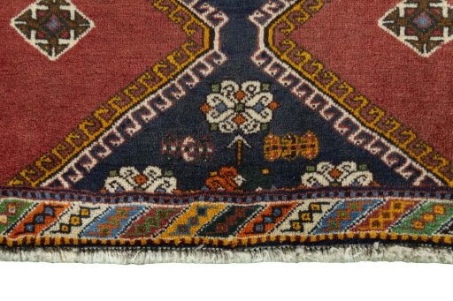 Central medallion detail of 2000s Shiraz rug from Iran / Persia