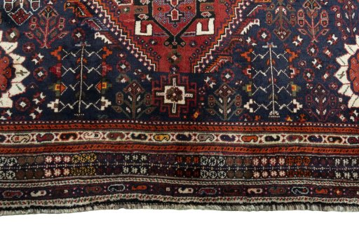Central medallion detail of 2000s Shiraz rug from Iran / Persia