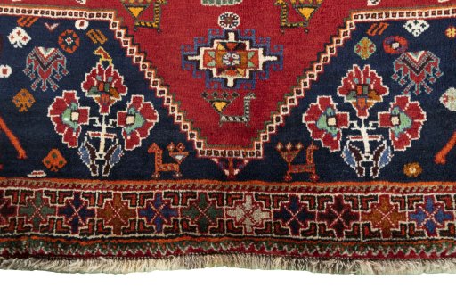 Central medallion detail of 2000s Shiraz rug from Iran / Persia