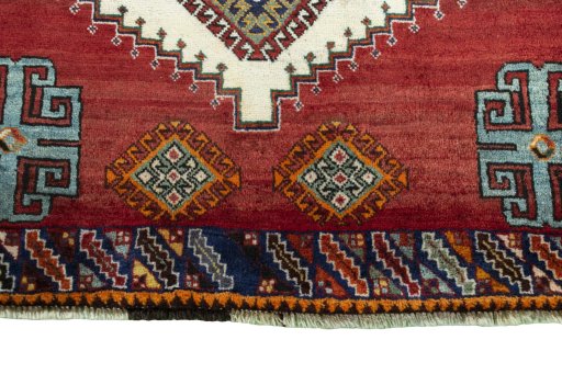 Central medallion detail of 2000s Shiraz rug from Iran / Persia