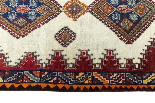 Close-up detail of 2000s Shiraz rug from Iran / Persia showing Wool weave
