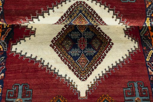Full view of 2000s Shiraz rug from Iran / Persia, 167 × 102 cm in Beige tones