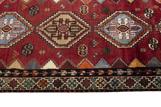 Close-up detail of 2000s Shiraz rug from Iran / Persia showing Wool weave