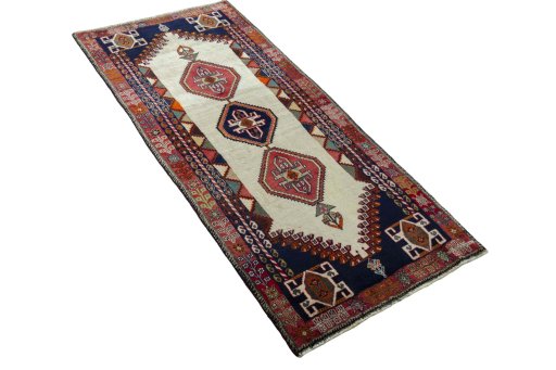 Close-up detail of 2000s Shiraz rug from Iran / Persia showing Wool weave