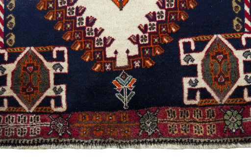 Central medallion detail of 2000s Shiraz rug from Iran / Persia