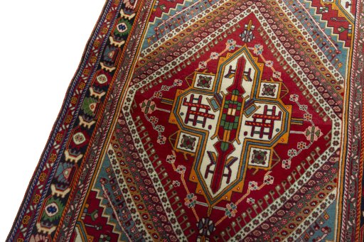 Backside of handmade 1970s Shiraz rug showing knot structure and weave density
