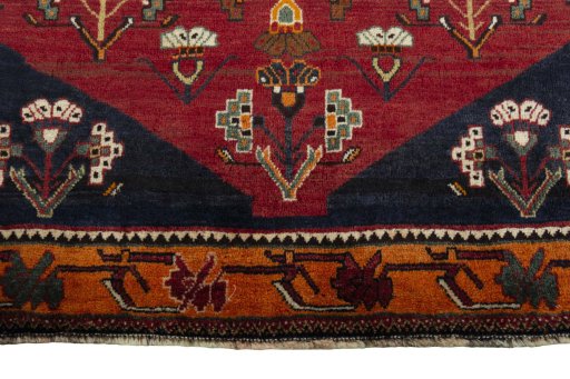 Central medallion detail of 2000s Shiraz rug from Iran / Persia