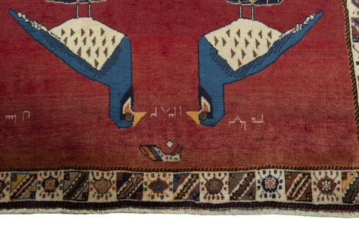 Central medallion detail of 2000s Shiraz rug from Iran / Persia
