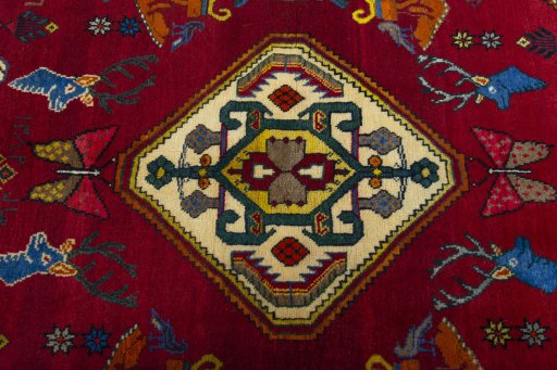 Central medallion detail of 2000s Shiraz rug from Iran / Persia