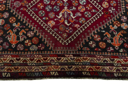 Central medallion detail of 2000s Shiraz rug from Iran / Persia