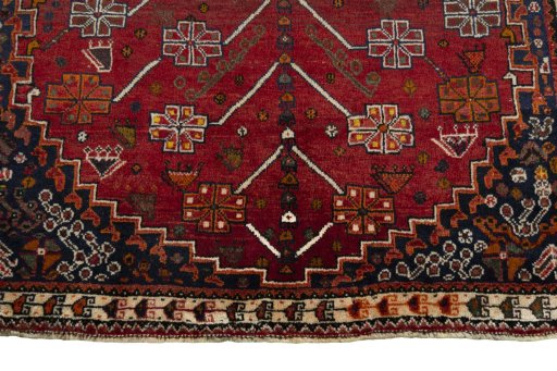 Central medallion detail of 2000s Shiraz rug from Iran / Persia